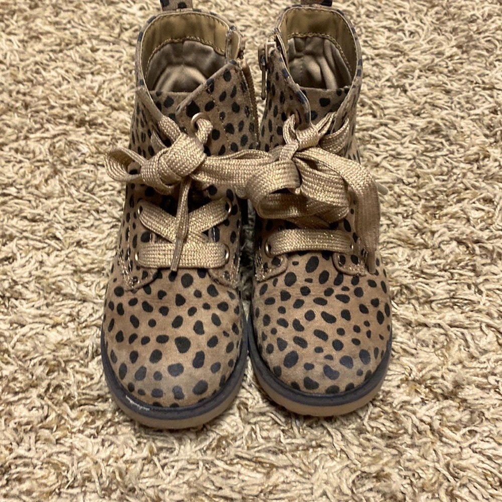 Cat and Jack combat boots. Size 8. GUC